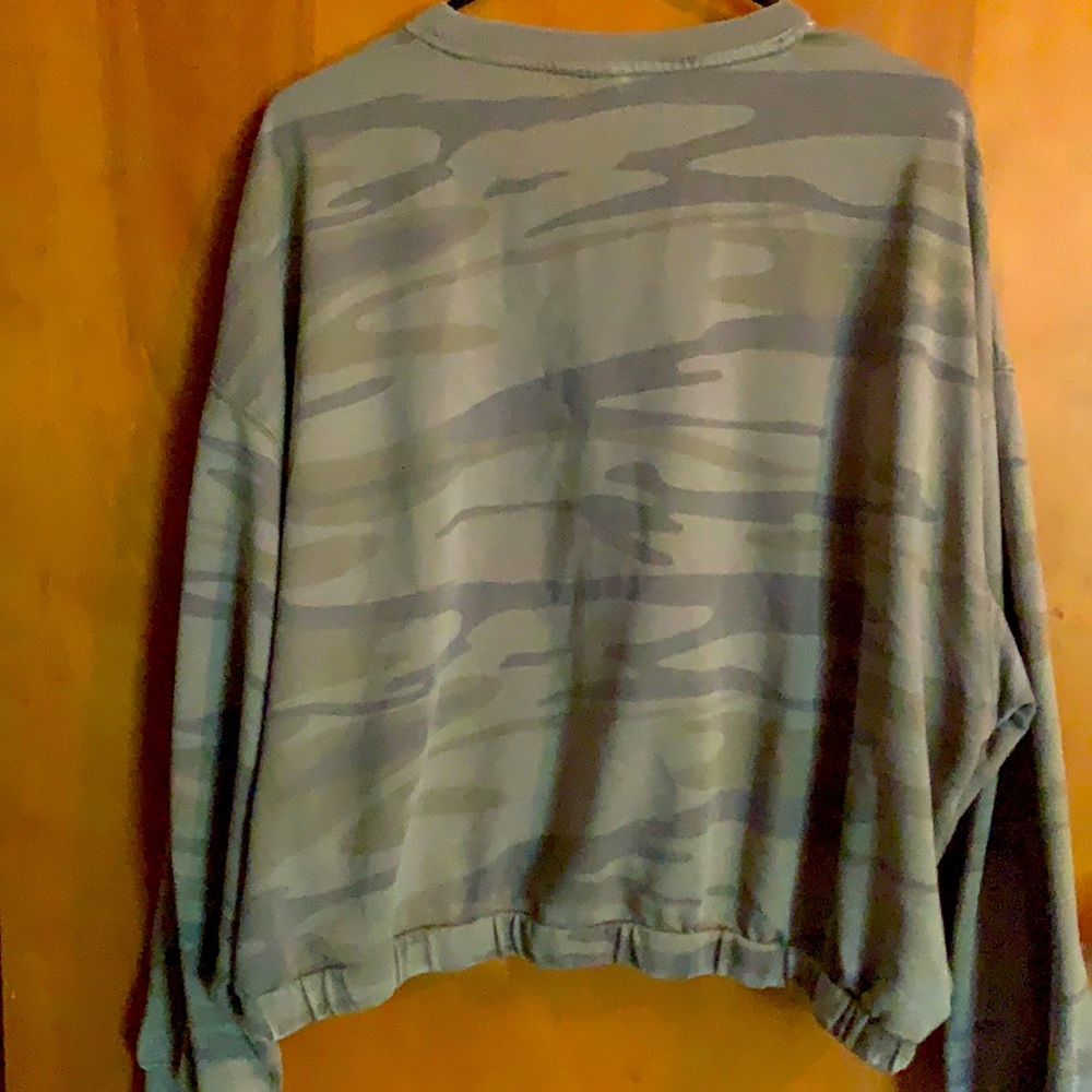 Camo long sleeve crop top